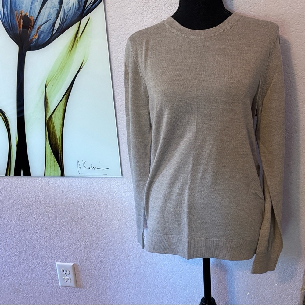 New women’s merino wool sweater size medium